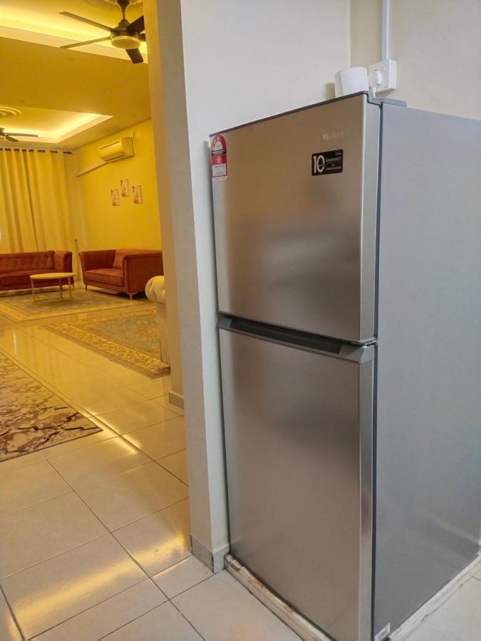 Axaida Homestay Parit Jawa Bakar Parit Exterior photo